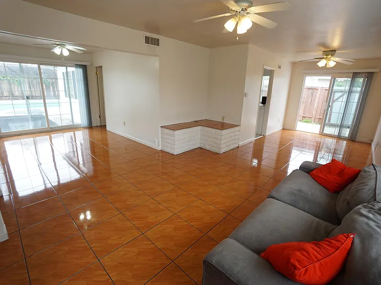 4650 Mount Longs Dr — Photo 4