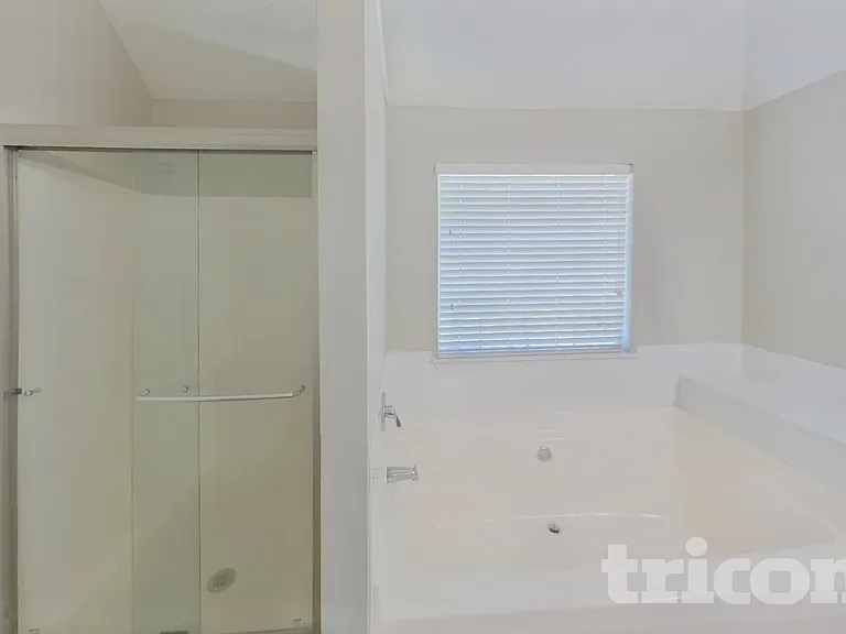 552 Howell Dr — Photo 10