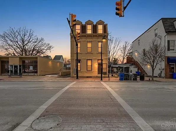 4525 Vine St — Photo 3