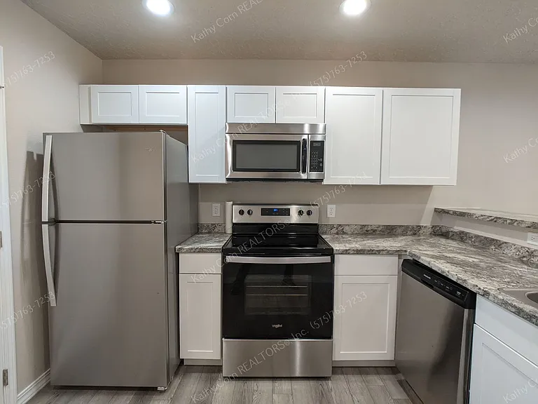 2031 Janeway St #M-N — Photo 7