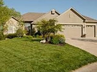 304 Lakeview Ct, Louisburg, KS 66053