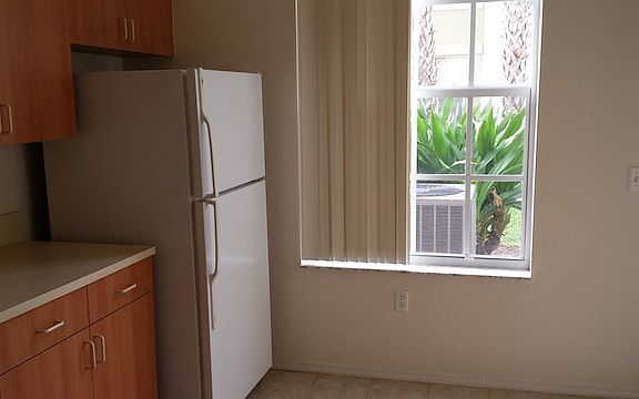 5th image of 209 Belmont Pl