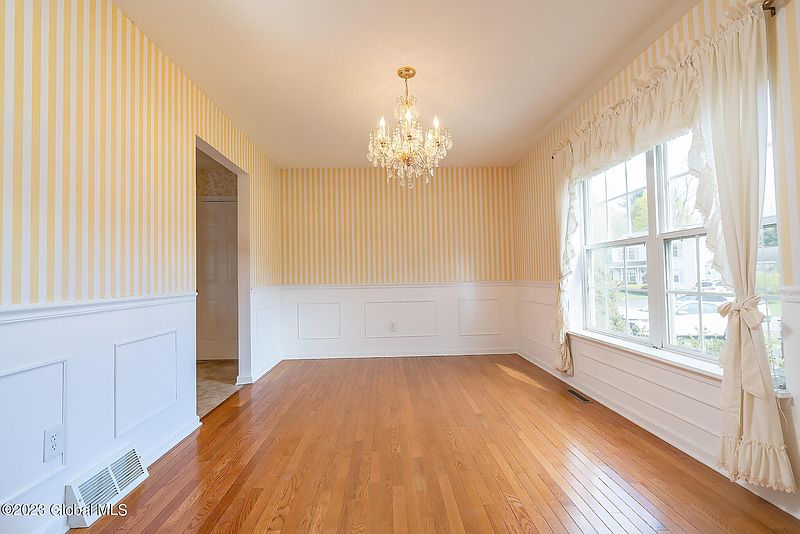 4th image of 4553 Burnett Street