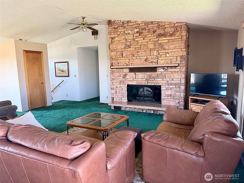 5th image of 705 NE Blake Avenue