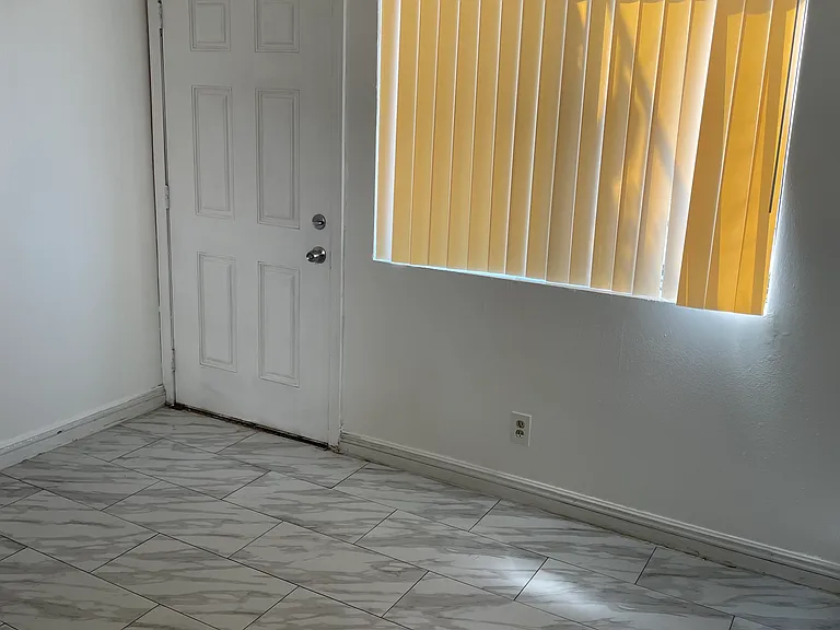 300 Amabel St #202 — Photo 6