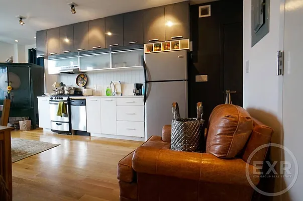 Rented by EXR | media 31