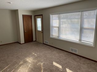 10517 Xavis St NW, Coon rapids, MN 55433