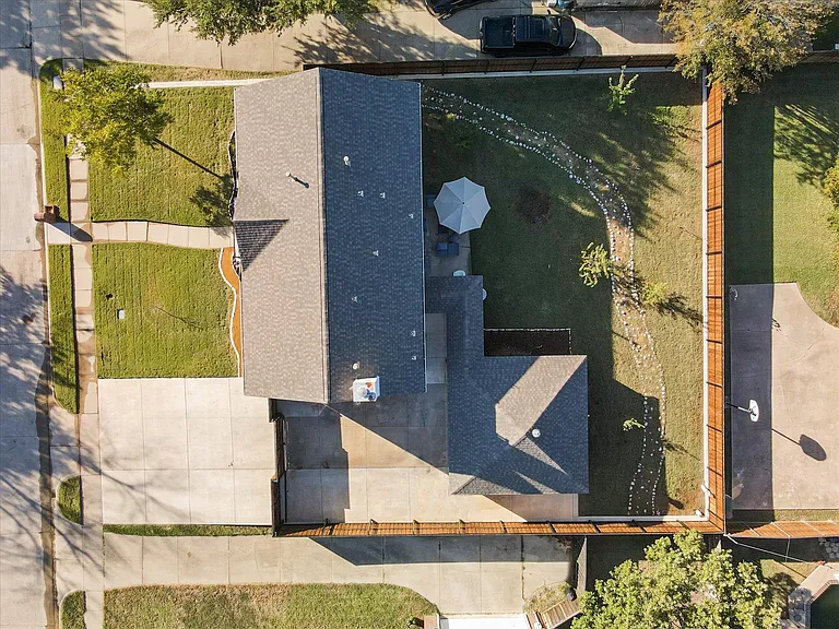 2062 Arena Dr — Photo 44