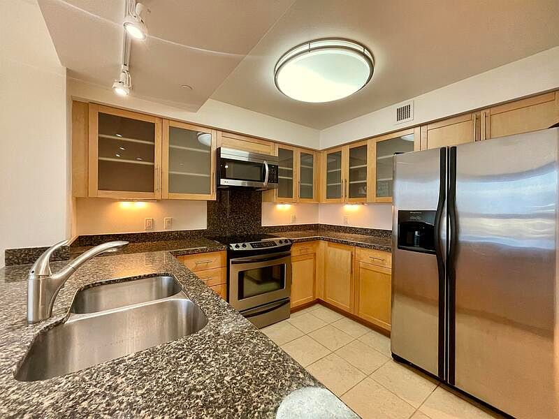 1st image of 600 Queen St APT 3606