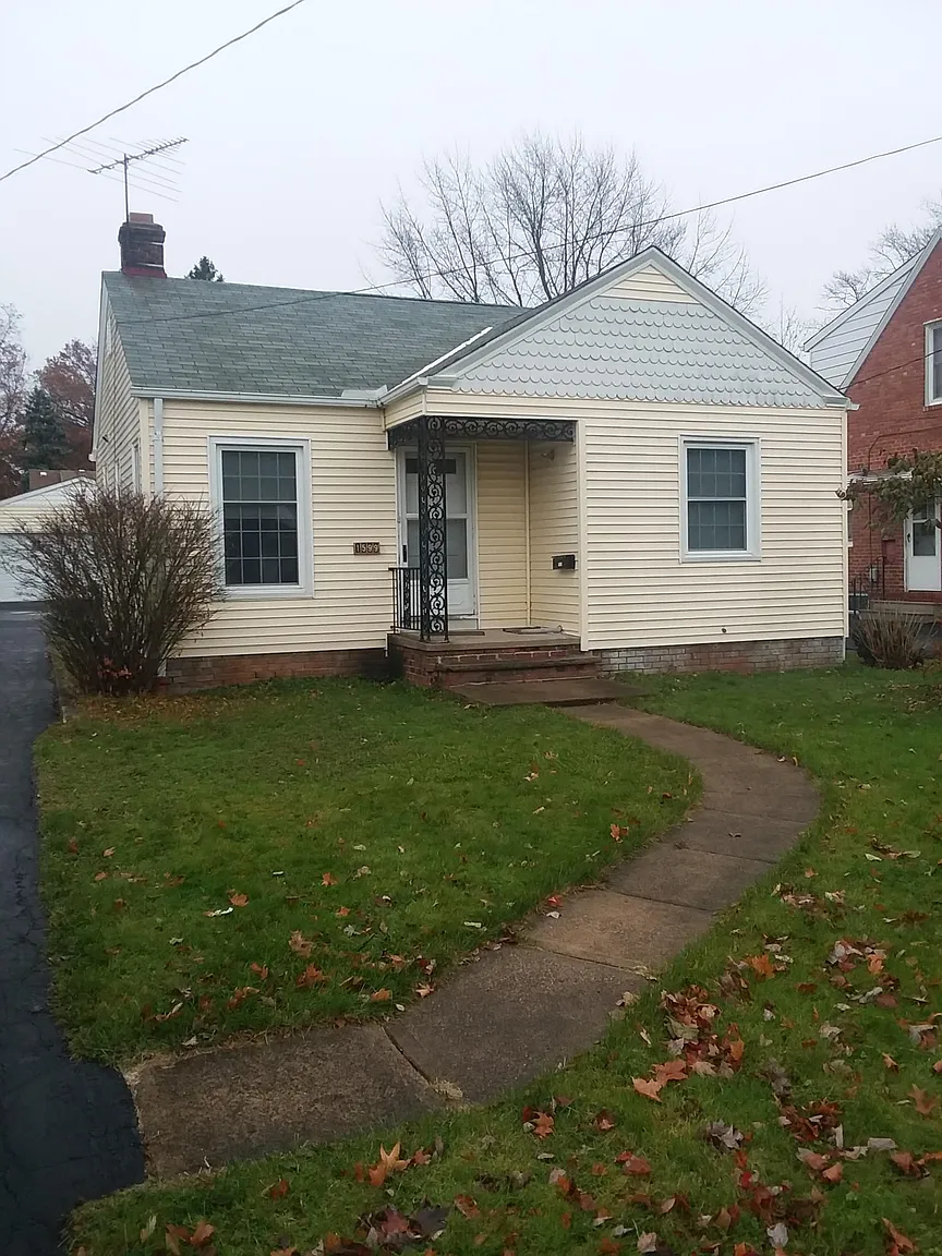 1599 Edgefield Rd photo 1