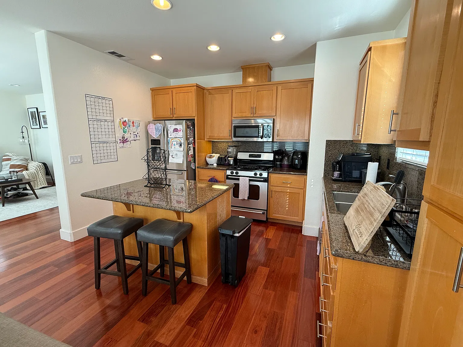 3 bed, 2.5 bath, 1603 sqft, $4,650 — Photo 3