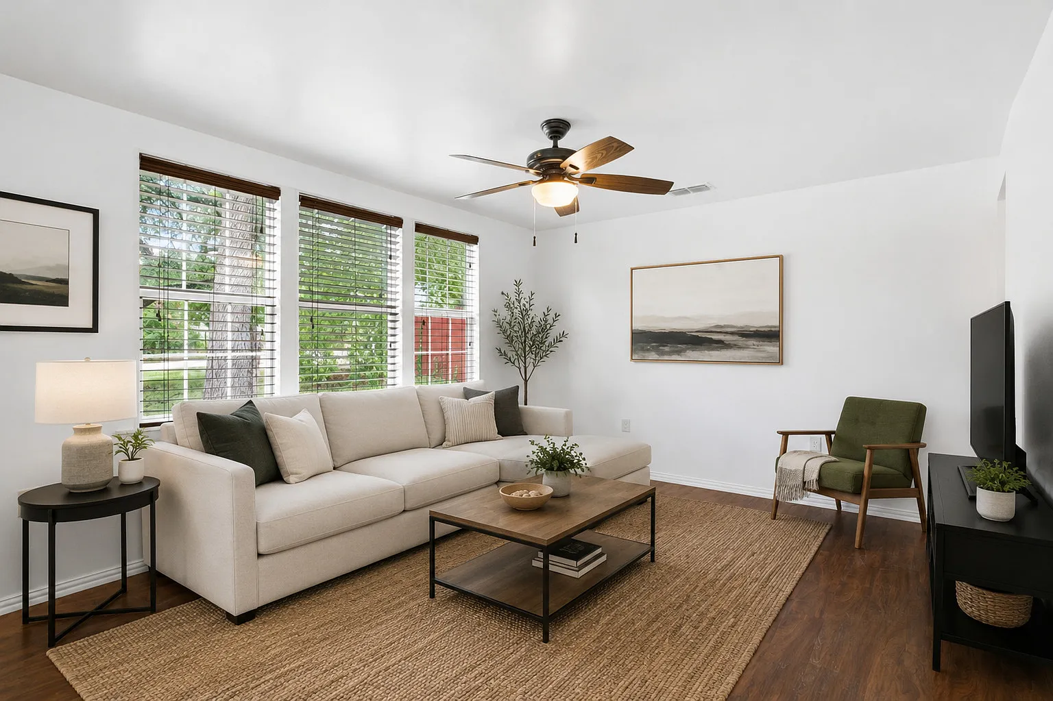 3 bed, 1324 sqft, $1,995 — Photo 2