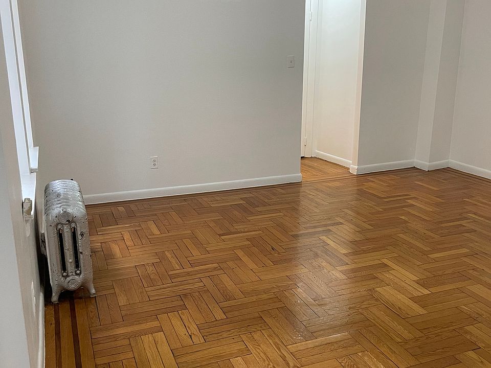 1st image of 2100 Beekman Pl APT 2