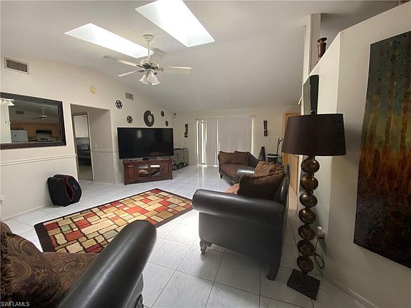 2nd image of 304 SE 2nd Ter