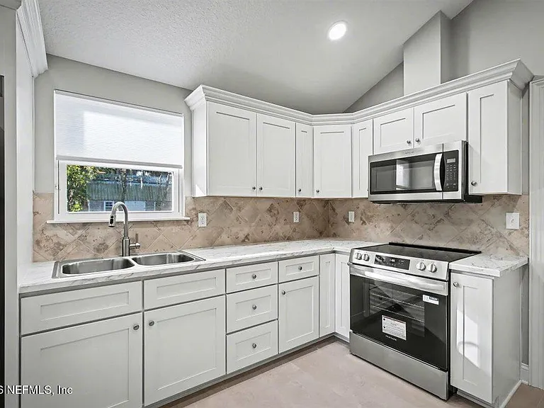 2210 Shepard St — Photo 15