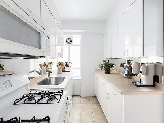 3rd image of 44 E 67th St APT 2E