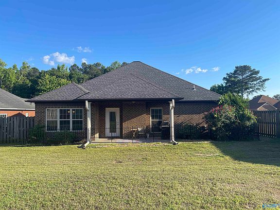 4th image of 169 Glen Oaks Cir