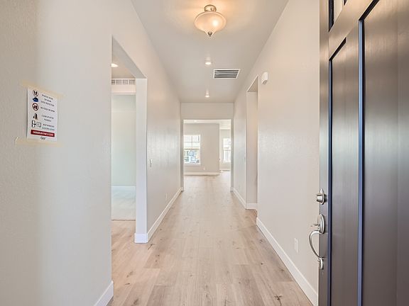 Plan C552 Foyer Representative Photo