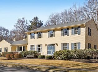 131 Larchwood Dr, Warwick, RI 02886