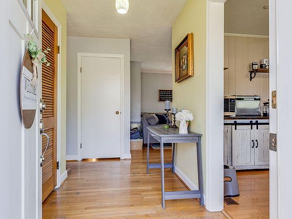 4th image of 125 Meadow Wood Dr