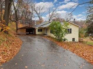 6689 Pawnee Dr, Chanhassen, MN 55317