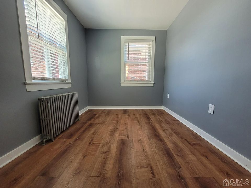 2nd image of 112 Prospect St