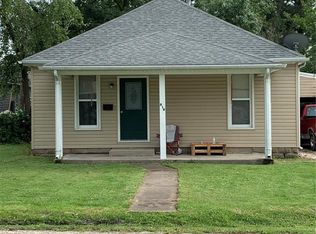 916 W South St, Bowling Green, MO 63334
