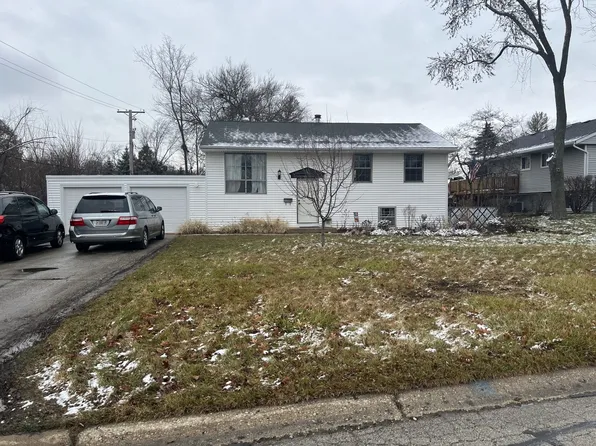 2830 Forest Glen Pkwy, Woodridge, IL 60517