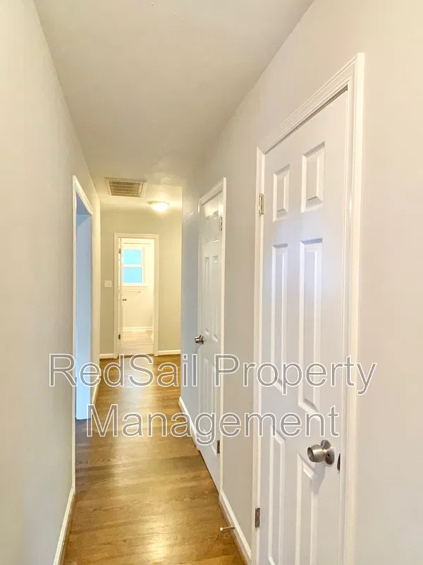 3 bed, 2.0 bath, 1500 sqft, $2,595 — Photo 2