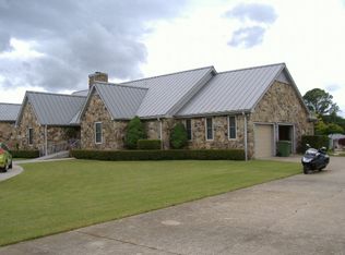 102 Lagrange Dr, Muscle Shoals, AL 35561