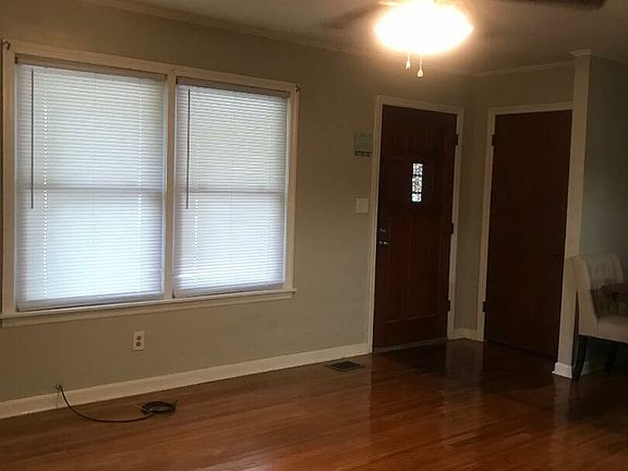 5th image of 1028 Illinois St