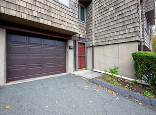 81 Towne House Rd, Hamden, CT 06514