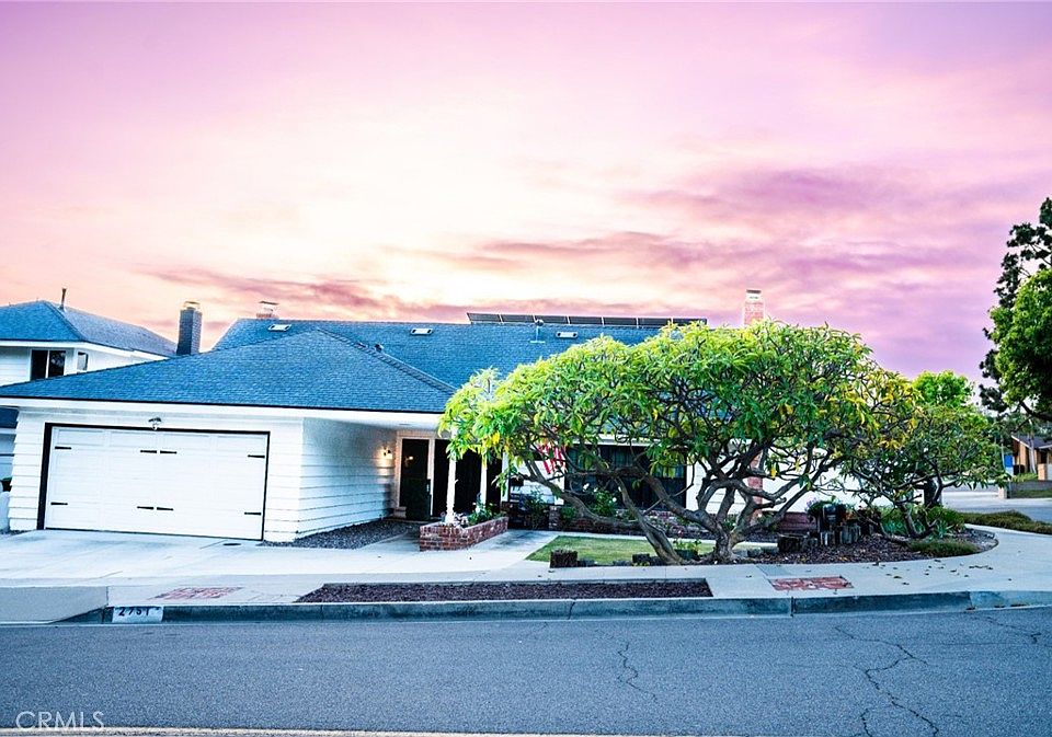 1st image of 2751 Cardinal Dr