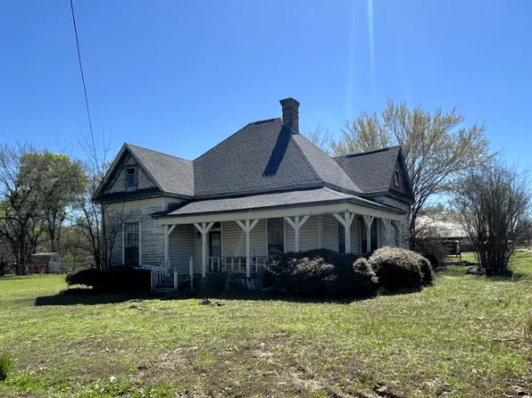 610 South St, Blossom, TX 75416