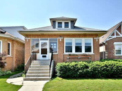 2837 W Greenleaf Ave, Chicago, IL, 60645