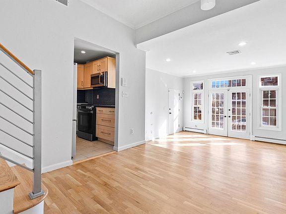 4th image of 296 3rd St APT 7