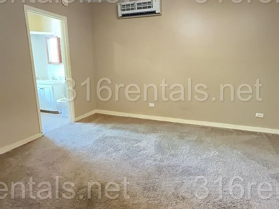 3rd image of 924 N Topeka St #308