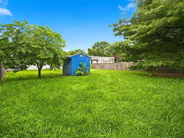 511 E Dyann Dr — Photo 24