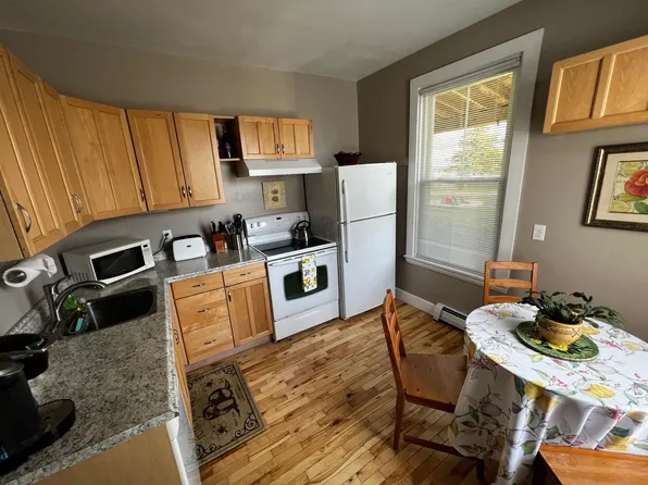 1 Crescent View Ave #1, Cape Elizabeth, ME 04107