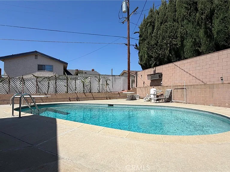 8169 Blewett St — Photo 11