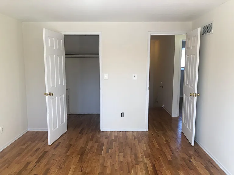 1301 W Lake Lansing Rd — Photo 15