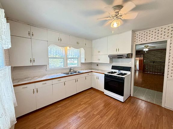 5th image of 1401 Oak St