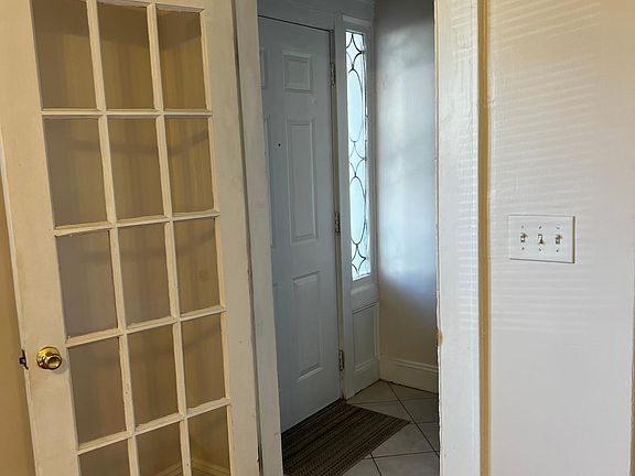3rd image of 551 Hawley Ave #1