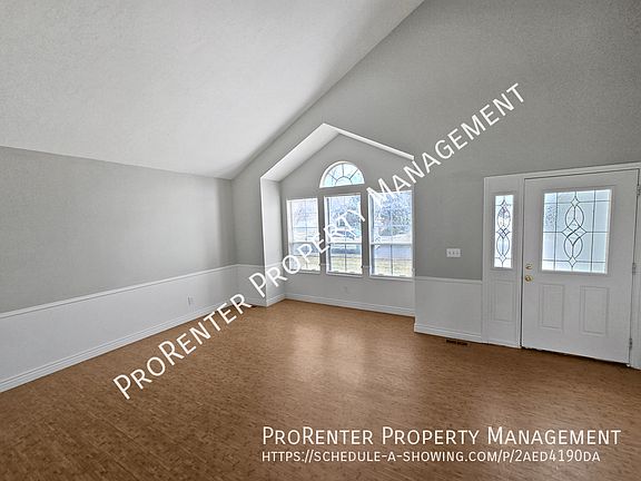 3rd image of 1401 N Ash Dr