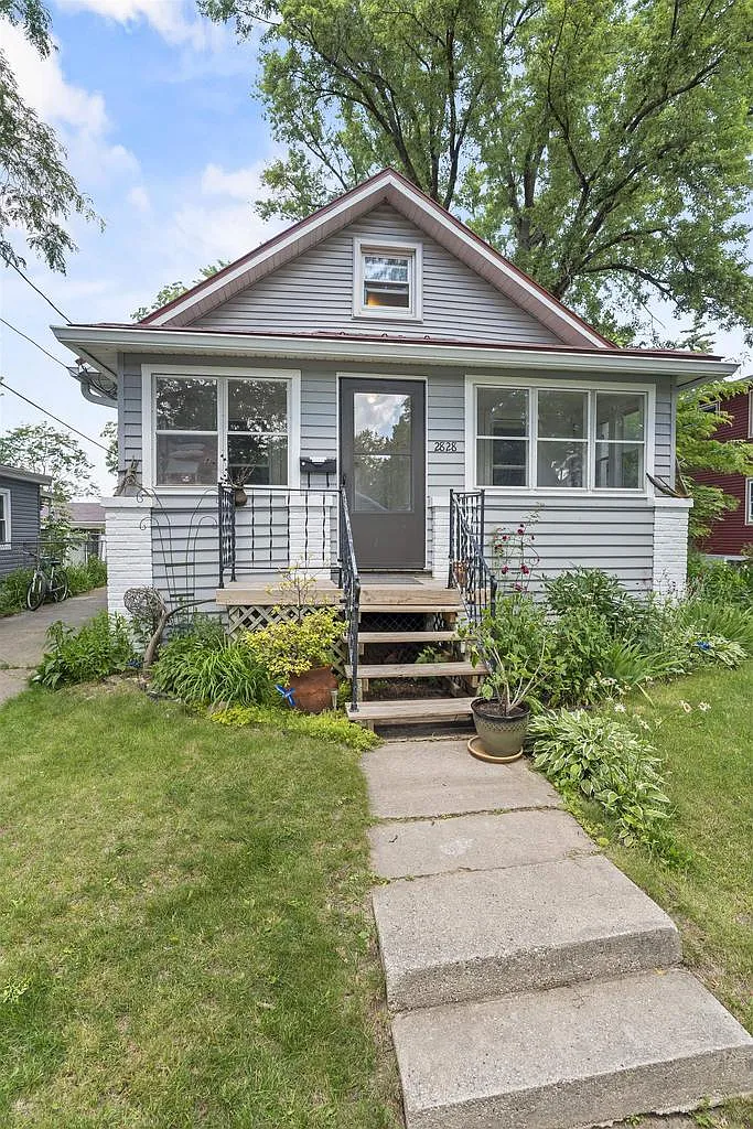 2828 Union Street photo 1