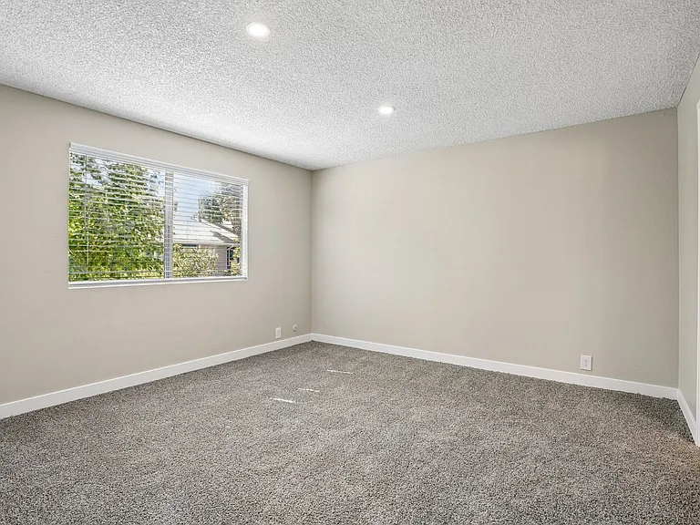 Brighton Place Apartments — Photo 87