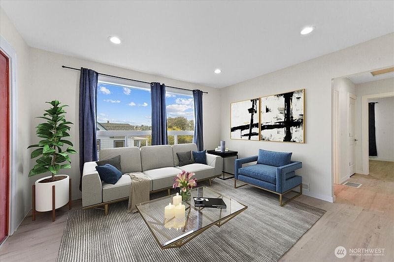 2nd image of 2202 20th Avenue S