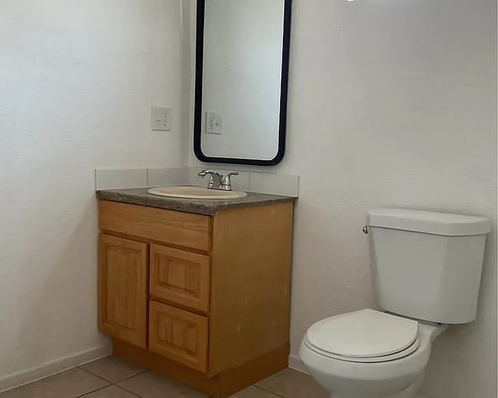 709 N D St — Photo 17