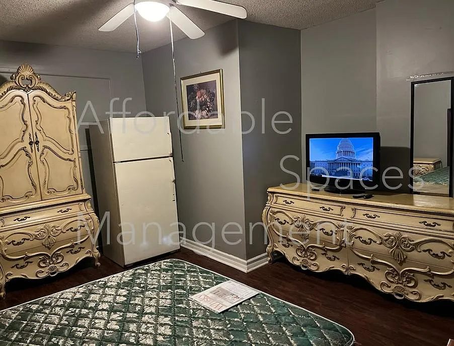 160 Lamar Street — Photo 2
