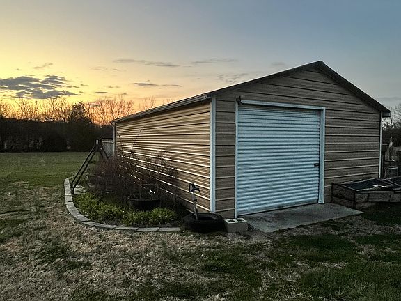 4th image of 476 Bill Russell Rd